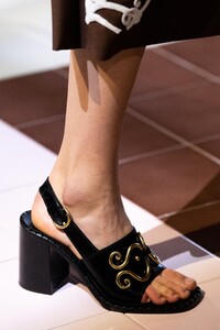 detail-defile-prada-printemps-ete-2020-milan-detail-130.thumb.jpg.7d62693f50d52cd7a7cab7a1413b0765.jpg