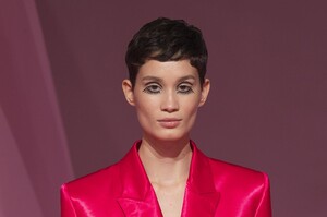 detail-defile-ralph-amp-russo-printemps-ete-2020-paris-detail-55.thumb.jpg.352ca969d0edb19d8c3ab7a526fd4db8.jpg