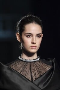 detail-defile-richard-quinn-automne-hiver-2020-2021-londres-detail-57.thumb.jpg.1f14f336f0aa68a66f63c4509c922b02.jpg