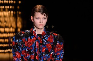 detail-defile-saint-laurent-automne-hiver-2018-2019-paris-detail-172.thumb.jpg.a80f6069c83c3bc3d57c5dc24cf36831.jpg