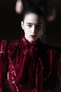 detail-defile-saint-laurent-automne-hiver-2020-2021-paris-detail-199.thumb.jpg.688faa3e1bf85270f4c6519355acc571.jpg