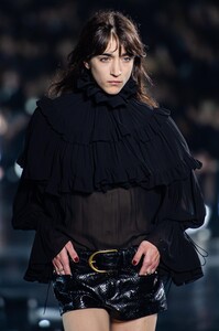 detail-defile-saint-laurent-printemps-ete-2020-paris-detail-34.thumb.jpg.c194d1e6b79e5252002a38b6d4701f36.jpg