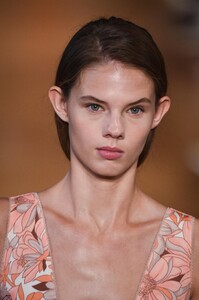 detail-defile-stella-mccartney-printemps-ete-2019-paris-detail-71.thumb.jpg.fde388d515ec3268246f44a99a6ba8b8.jpg