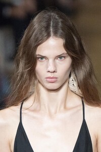 detail-defile-stella-mccartney-printemps-ete-2020-paris-detail-32.thumb.jpg.5b70ac6f303895662dd4c246661dbc99.jpg