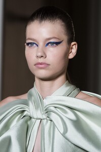 detail-defile-valentino-automne-hiver-2018-2019-paris-detail-35.thumb.jpg.e9f0719bbf4e5f3177a12dd6b34d0bdb.jpg