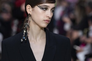 detail-defile-valentino-automne-hiver-2020-2021-paris-detail-312.thumb.jpg.ce4cb0a064e2684203c75b3092c4c8a5.jpg