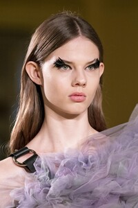 detail-defile-vera-wang-automne-hiver-2020-2021-new-york-detail-78.thumb.jpg.d6968bd6616333b8f0e16fa72cb851d9.jpg