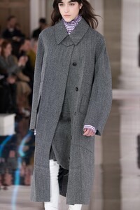 detail-defile-victoria-beckham-automne-hiver-2020-2021-londres-detail-45.thumb.jpg.9fa8903ca4f6009f8cd81ed1ac792e2b.jpg