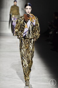 dries-van-noten-aw20-0047-724229.thumb.jpg.0c431b98c03891f703b98e2f7a548088.jpg