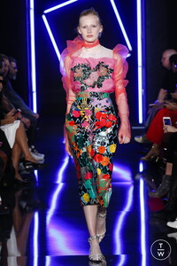 emanuel-ungaro-ss18-0041-0c5c5b.thumb.jpg.bfc70d5936d64ccc820e3498e6231f9d.jpg