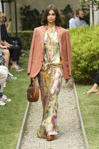 etro-ss21-photos-38.thumb.jpg.40204ff07c3a5e720f4b2251cdbb9ed1.jpg