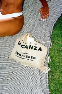 evm-lookbook-SUNKISSED-VACANZA-77.thumb.jpg.a4f9c5c1b2ee7274ecfa65610c30945b.jpg