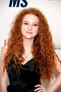 francesca-capaldi-2019-race-to-erase-ms-gala-5.jpg