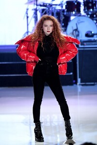 francesca-capaldi-2019-race-to-erase-ms-gala-7.jpg