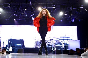 francesca-capaldi-2019-race-to-erase-ms-gala-8.jpg