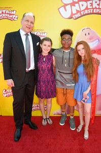 francesca-capaldi-captain-underpants-premiere-in-los-angeles-05-21-2017-6.jpg