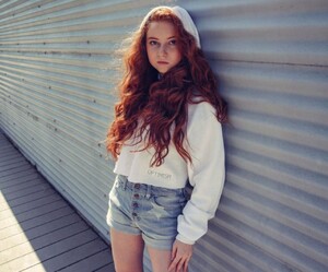 francesca-capaldi-personal-pics-01-01-2019-1.jpg