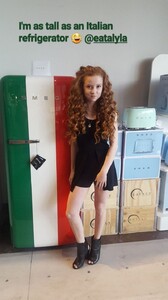 francesca-capaldi-social-media-november-2017-0.jpg