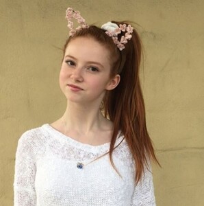 francesca-capaldi-social-media-november-2017-15.jpg