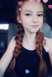 francesca-capaldi-social-media-november-2017-16.jpg