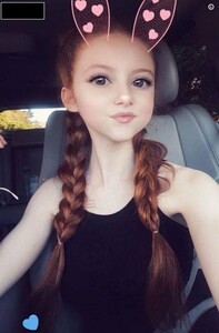 francesca-capaldi-social-media-november-2017-17.jpg