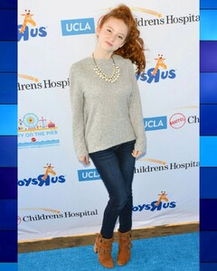 francesca-capaldi-social-media-november-2017-9.jpg