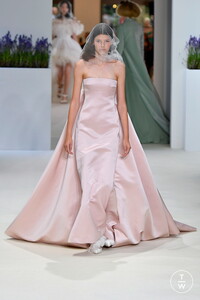 giambattista-valli-caw18-0026-d85c54.thumb.jpg.6bc0b883823542230666942070e30846.jpg