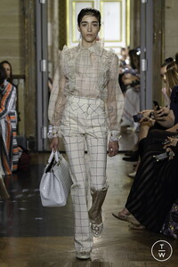 giambattista-valli-ss20-0022-98f85b.thumb.jpg.a5c8609d7dfa35604ef9d3f70ce0a0c4.jpg