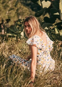 giovana-dress-peace_love_print-btaugy7hwvunw7opcisq.jpg