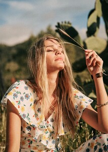 giovana-dress-peace_love_print-qinm31yclgygbmfmuhp5.jpg