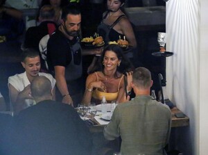 izabel-goulart-and-her-boyfriend-kevin-trapp-mykonos-07-07-2020-3.jpg