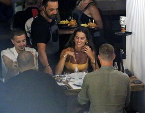 izabel-goulart-and-her-boyfriend-kevin-trapp-mykonos-07-07-2020-5.jpg