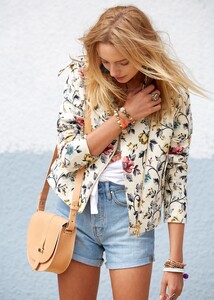 jodi-jacket-jacquard_fleurs_ecru-hgfkawo6ufbifzsrzj9b.jpg