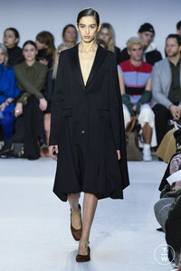 jw-anderson-aw20-0009-eda83e.thumb.jpg.6a2aab0e20a42b7113111a4f8cad83dd.jpg