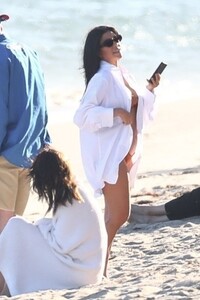 kourtney-kardashian-beach-in-malibu-07-16-2020-4.jpg