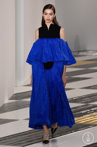 loewe-aw20-0005-235098.thumb.jpg.09097930ea3104f35ebb9236ca58937b.jpg