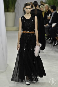 loewe-ss20-0034-39b1c6.thumb.jpg.64743c79f05b58ff0c600e493a5c83d7.jpg