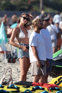 lorena-rae-out-on-the-beach-in-france-07-25-2020-4.jpg