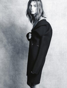 madame-figaro-11-2013_daria-werbowy_(11).thumb.jpg.9af2ddb224e422d0962f9e77dcb087ef.jpg