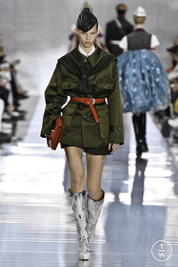 maison-margiela-ss20-0033-faf7e3.thumb.jpg.50eaf0adbefed2189015994108245bc8.jpg