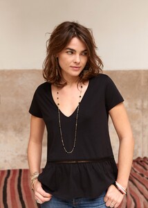mala-t-shirt-black-gapgeh4rfvdqmiisk22z.jpg