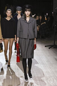 marc-jacobs-aw20-0043-6224b5.thumb.jpg.74fb0e0254f0cfdfeb3cadf8956d9264.jpg