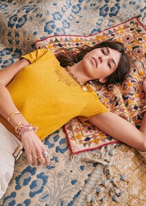 mina-t-shirt-honey-rzyxrs8zncfltaduld7q.jpg