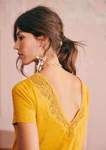 mina-t-shirt-honey-xpxtiykylikmkb5uvqr9.jpg