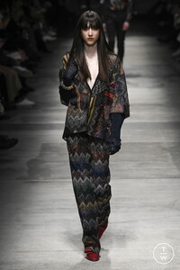 missoni-aw20-0038-f1e2c2.thumb.jpg.75a603dcb5fa69bc65abfa567f2a9135.jpg