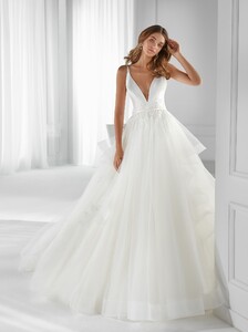 nicole-spose-AU12102-Aurora-moda-sposa-2021-492.thumb.jpg.8952cfdec96949f3407b1994edad249c.jpg