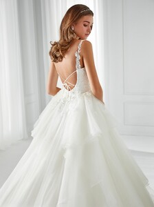 nicole-spose-AU12121-Aurora-moda-sposa-2021-740.thumb.jpg.1fda9933597a6442e67573396f250e55.jpg
