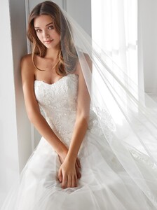 nicole-spose-AU12123-Aurora-moda-sposa-2021-376.thumb.jpg.679d058952d2ecefb0680069cf9e0aed.jpg