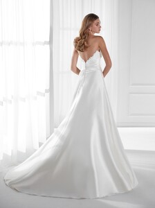 nicole-spose-AU12125-Aurora-moda-sposa-2021-596.thumb.jpg.c73fc31e9fc6cf522dd7b736597ee2d4.jpg