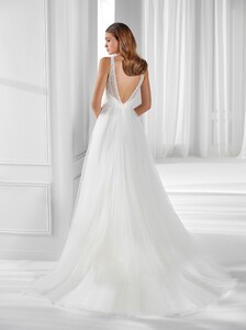 nicole-spose-AU12150-Aurora-moda-sposa-2021-993.thumb.jpg.47977b272096e05fa96962394da91997.jpg